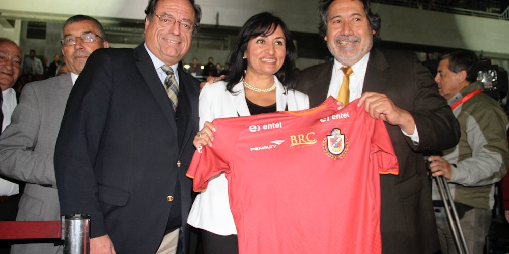 Estadio La Portada vuelve a abrir sus puertas con masivo espectáluco