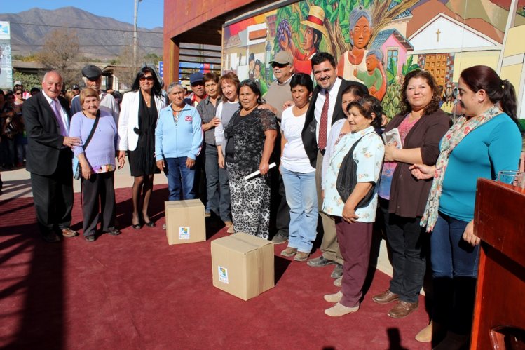 Gobierno comenzó entrega de 10 mil cajas de alimentos en Monte Patria