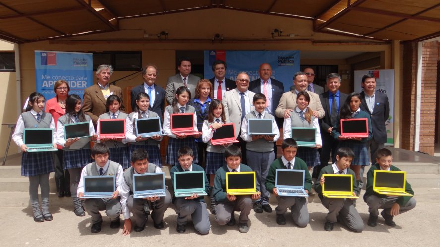 Niños de Punitaqui acceden por primera vez a un computador propio y conectividad