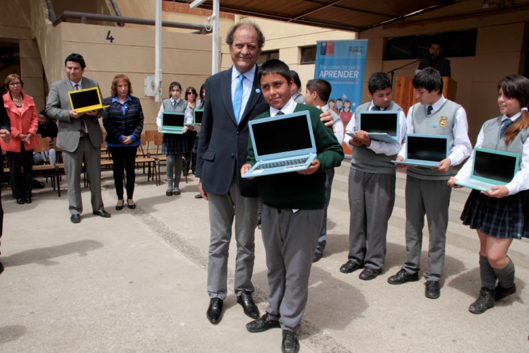 Niños de Punitaqui acceden por primera vez a un computador propio y conectividad