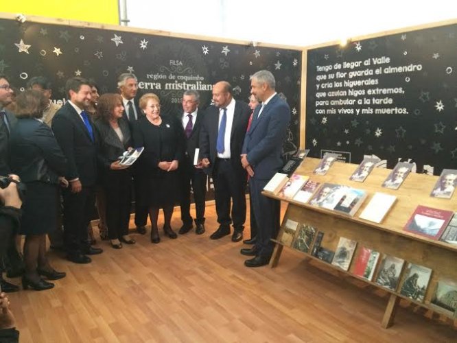 Con visita de la Presidenta Bachelet al stand regional inauguran Feria del Libro de Santiago 2015