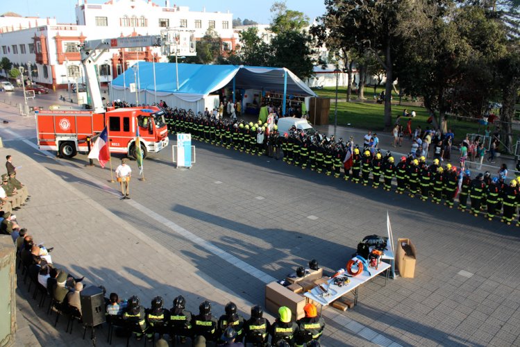 Gobierno Regional entrega millonaria inversión en equipamiento para 1.638 bomberos de la región