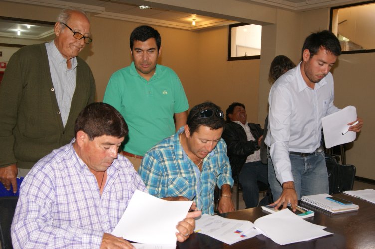 Mineros artesanales y pirquineros de Canela reciben implementos de trabajo