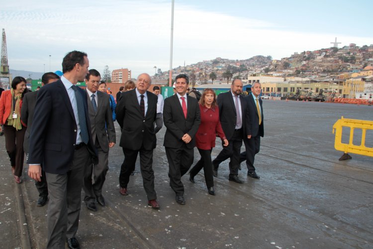 Autoridades chilenas y argentinas observan recuperación del Puerto de Coquimbo