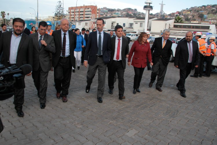 Autoridades chilenas y argentinas observan recuperación del Puerto de Coquimbo