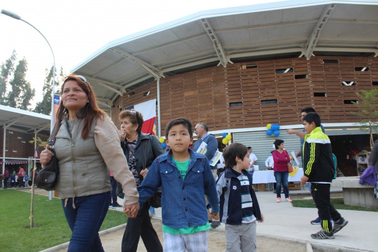 En multitudinaria ceremonia inauguran millonaria Plaza de Abastos de Illapel