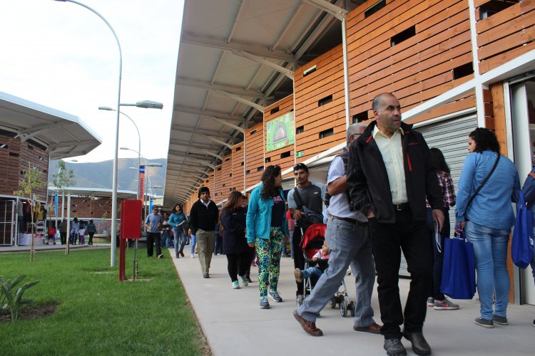 En multitudinaria ceremonia inauguran millonaria Plaza de Abastos de Illapel