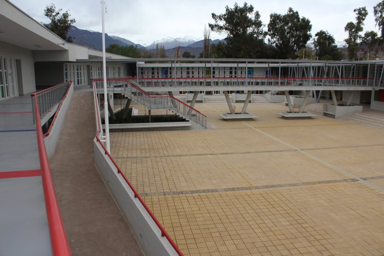 Sobre un 90% de avance presenta Escuela América de Combarbalá y se ultiman detalles para ser inaugurada