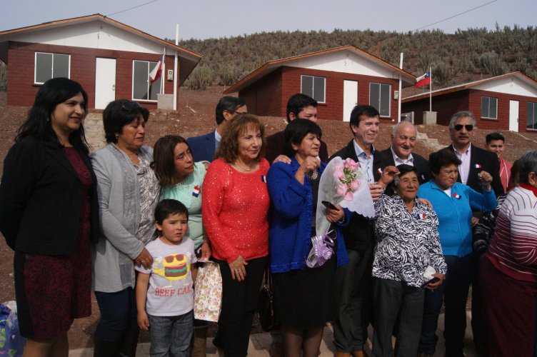 En Monte Patria entregan subsidios para la reconstrucción y en Río Hurtado llaves de la casa propia