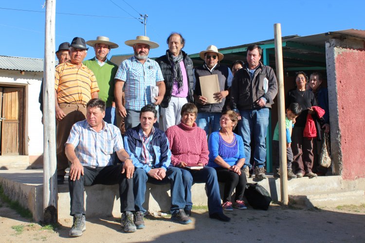 Comunidad de El Divisadero manifiesta la necesidad de pavimentar camino interior en Punitaqui