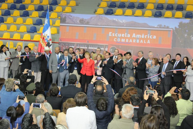 Presidenta Bachelet inaugura en Combarbalá Escuela América