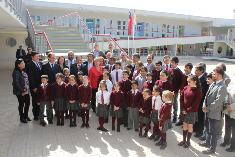 Presidenta Bachelet inaugura en Combarbalá Escuela América