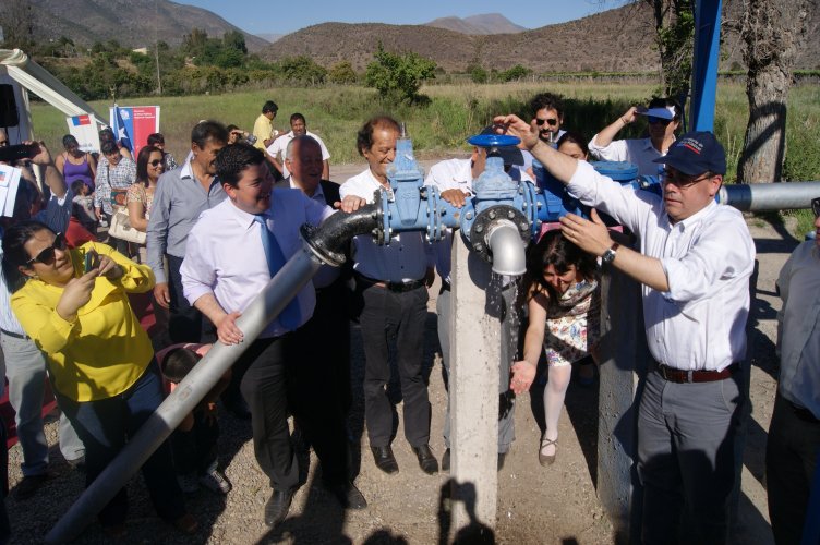 En Monte Patria Ministro de Obras Públicas inaugura ampliación del APR Flor del Valle