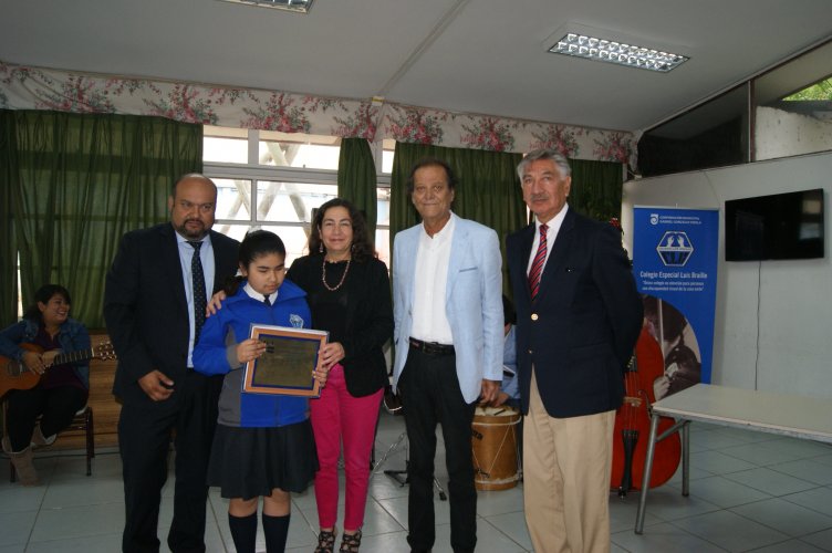 CORE entrega reconocimiento a Orquesta de Cámara del Colegio Luis Braille por su actuación en la FILSA 2016 CORE entrega reconocimiento a Orquesta de Cámara del Colegio Luis Braille por su actuación en la FILSA 2016