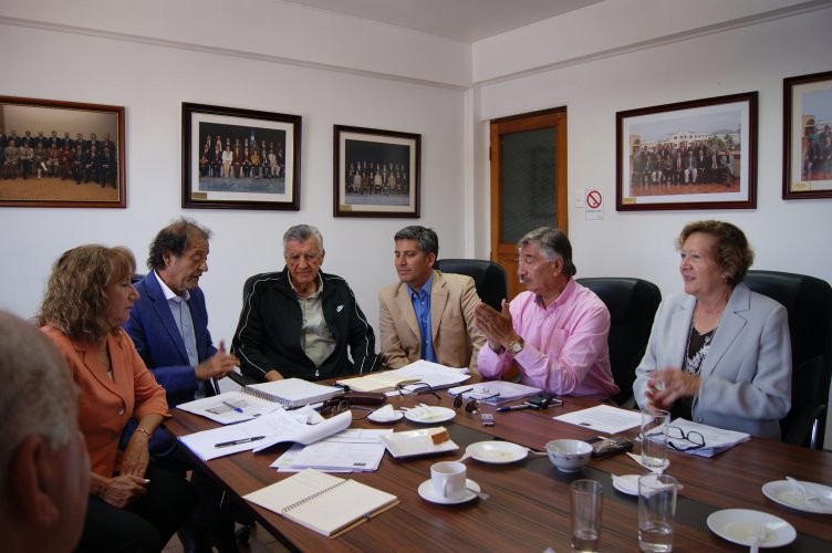 Sorpresiva visita realiza ex gobernador de San Juan José Luis Gioja al Consejo Regional