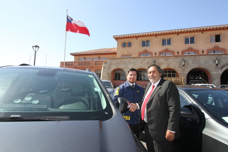 Gobierno Regional entrega 20 vehículos nuevos a la PDI y financia moderno edificio institucional Gobierno Regional entrega 20 vehículos nuevos a la PDI y financia moderno edificio institucional