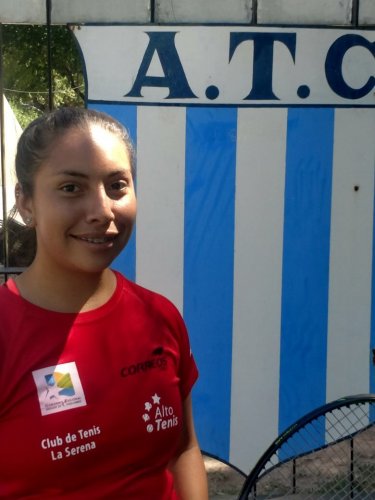 Joven promesa del tenis regional ya suma dos campeonatos este año Joven promesa del tenis regional ya suma dos campeonatos este año