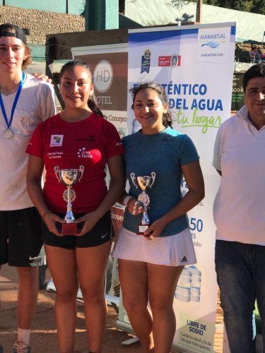 Joven promesa del tenis regional ya suma dos campeonatos este año Joven promesa del tenis regional ya suma dos campeonatos este año