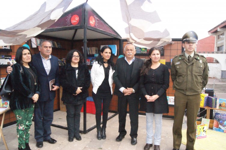 Proyecto cultural “Caleta de Libros” se instaló en la Plaza Gabriel González Videla de La Serena