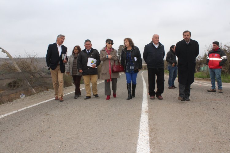 Vecinos de El Talhuén y Colliguay por fin cuentan con pavimentación de sus caminos rurales en Limarí