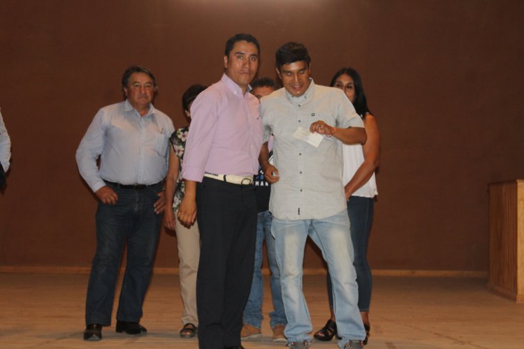 Productores agrícolas de Paihuano afectados por la sequía reciben importante aporte económico Productores agrícolas de Paihuano afectados por la sequía reciben importante aporte económico
