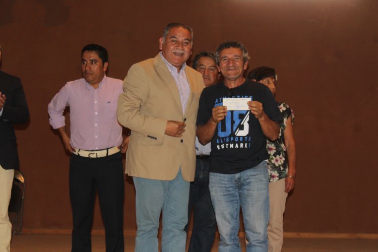 Productores agrícolas de Paihuano afectados por la sequía reciben importante aporte económico Productores agrícolas de Paihuano afectados por la sequía reciben importante aporte económico