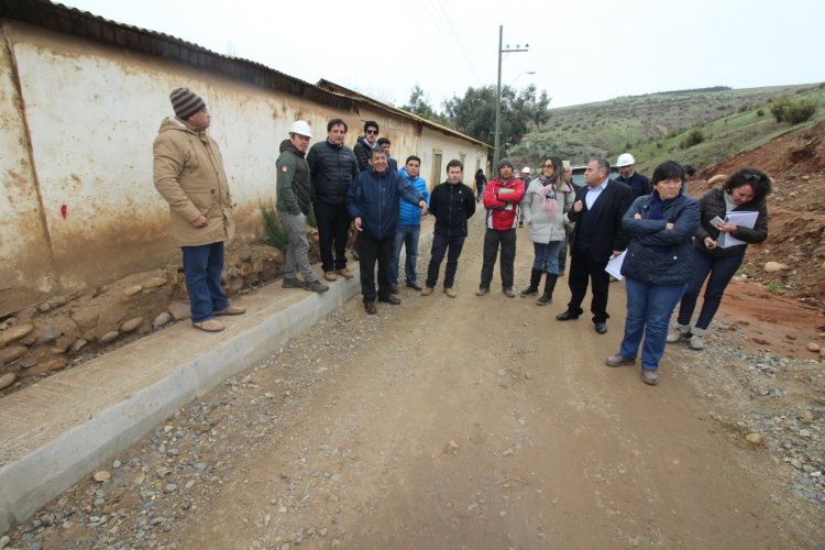 Aprueban más de $500 millones para que municipios construyan y reparen calles, plazas, muros y sedes