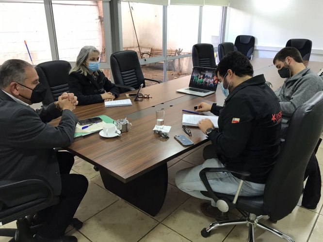 Trabajo con campamentos y personas en situación de calle es proyectado colaborativamente entre el CORE y Desafío Levantemos Chile