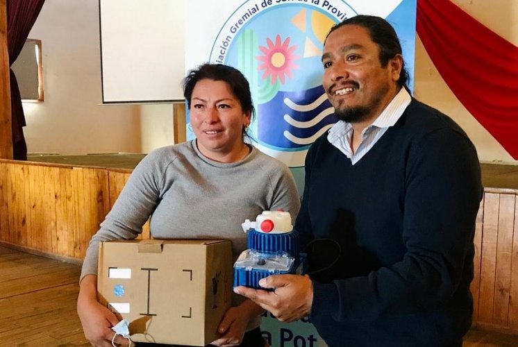 Familias de La Higuera reciben bombas de cloración de agua para sus sistemas de Agua Potable Rural