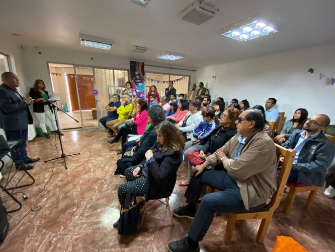 Jóvenes con capacidades diferentes fabrican composteras con lavadoras en desuso para el reciclaje de desechos orgánicos