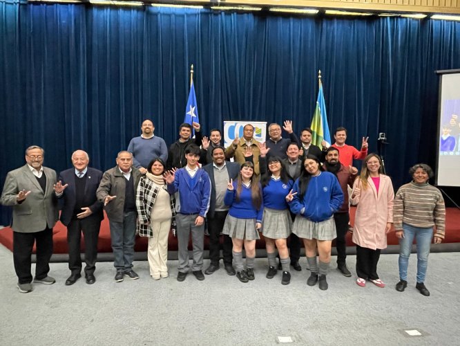 Estudiantes de Colegio Americano piden patrocinio para defender la idea de incorporar el lenguaje de señas en la malla curricular de los colegios