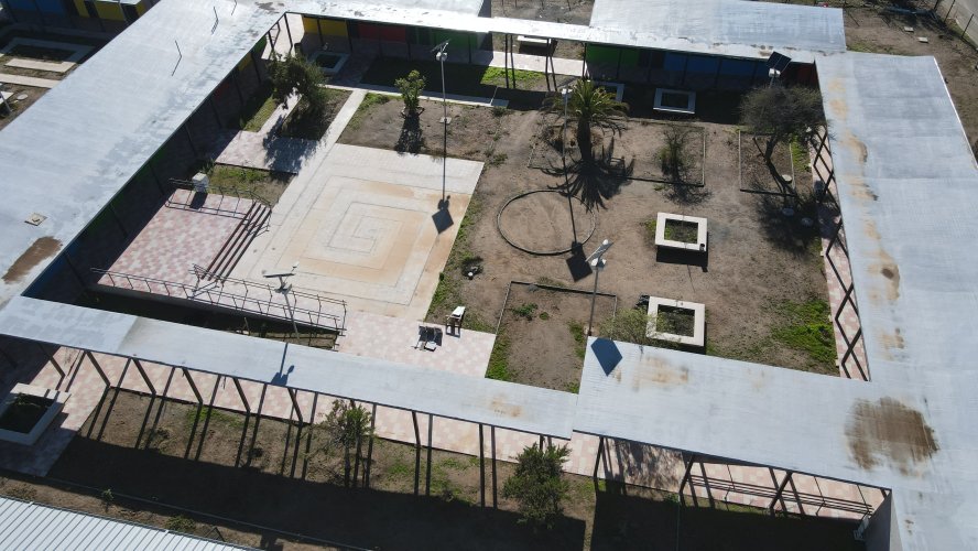 Escuela de Barraza llega a un 90% en su construcción y se espera su finalización al terminar el año