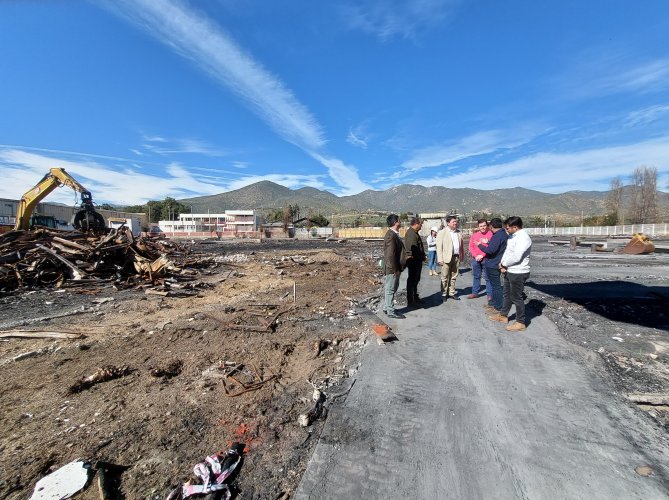 Gobierno Regional avanza en iniciativas de apoyo a locatarios afectados en incendio de Plaza de Abastos de Illapel