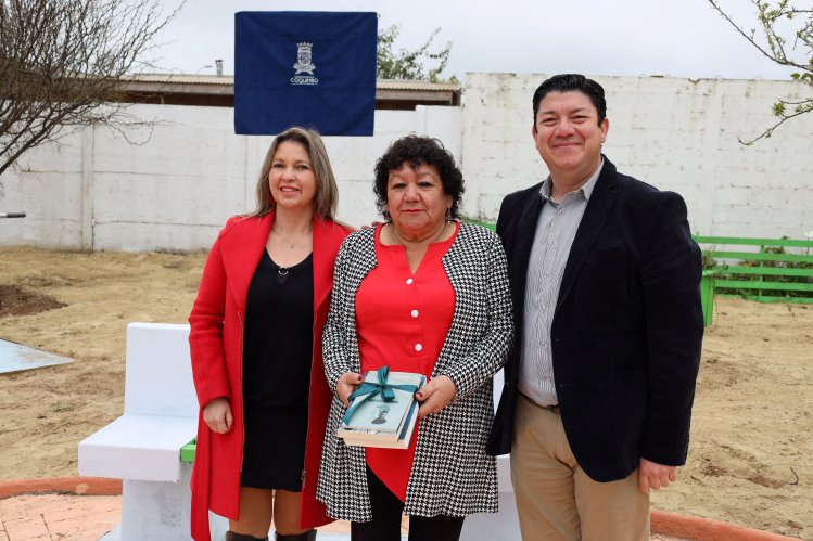 Inauguran plaza Gabriela Mistral en el sector de Tierras Blancas de Coquimbo