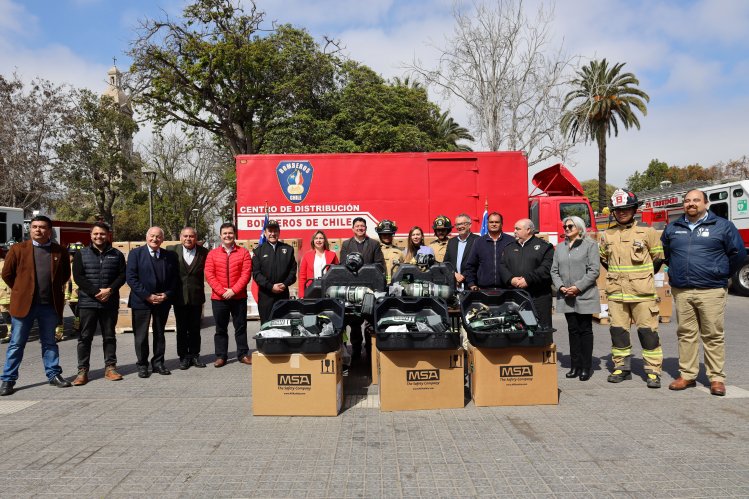 Gobierno Regional entrega 660 Equipos de Respiración Autónoma para Bomberos Gobierno Regional entrega 660 Equipos de Respiración Autónoma para Bomberos