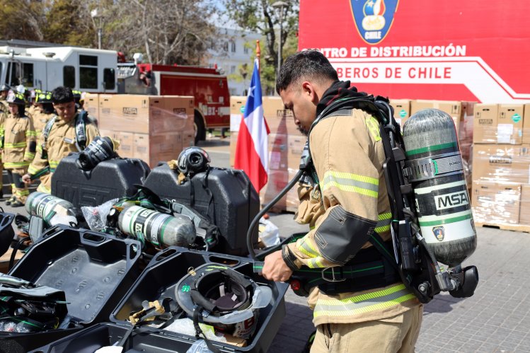 Gobierno Regional entrega 660 Equipos de Respiración Autónoma para Bomberos Gobierno Regional entrega 660 Equipos de Respiración Autónoma para Bomberos