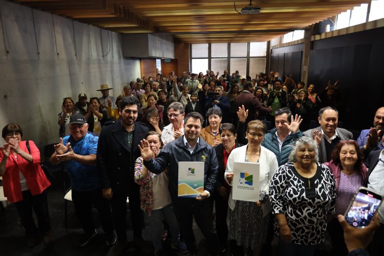 En Salamanca firman convenio para construir Centro Integral del Adulto Mayor