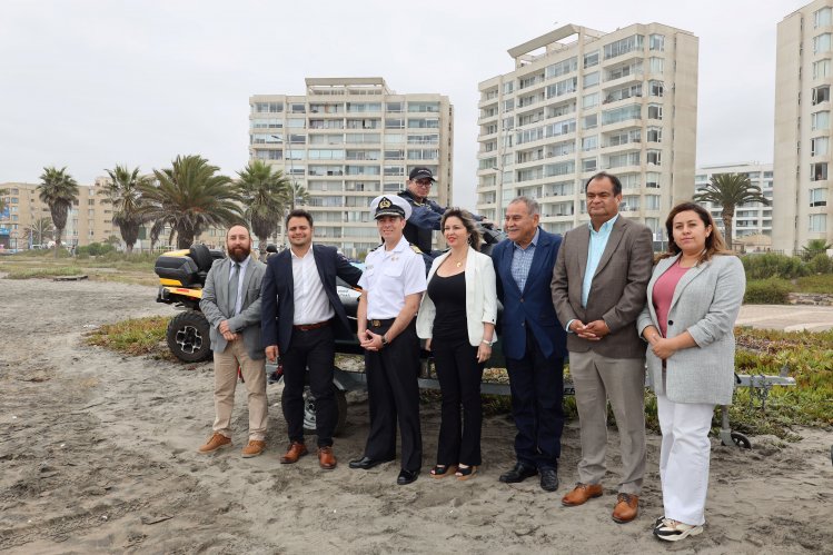 Refuerzan rescate marítimo con entrega de nuevas motos de agua a la Armada