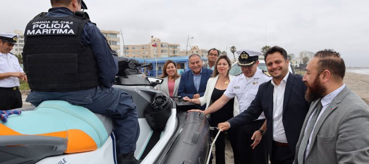 Refuerzan rescate marítimo con entrega de nuevas motos de agua a la Armada